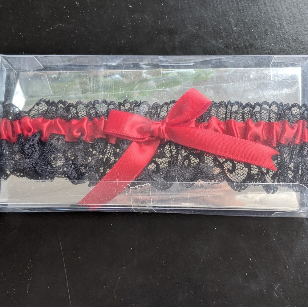 NWB Garter